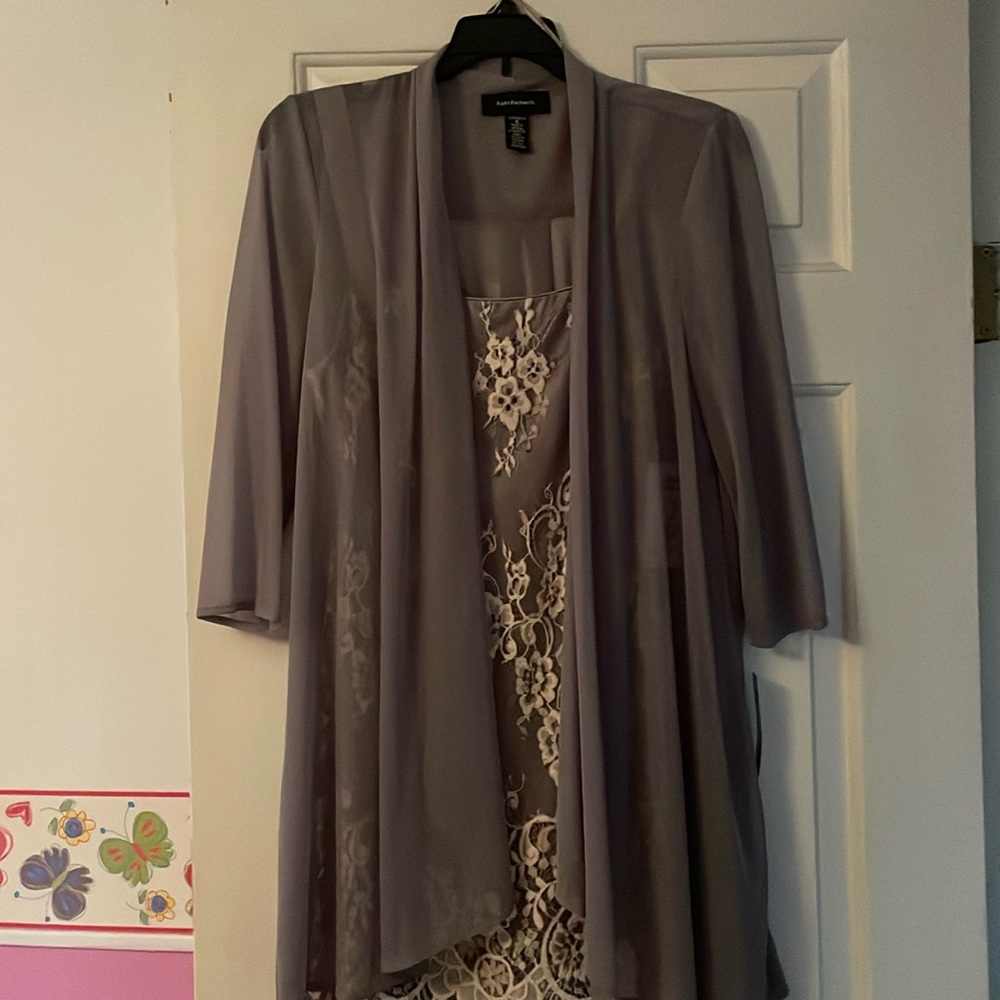 Size 6. Never worn. Tags attached.